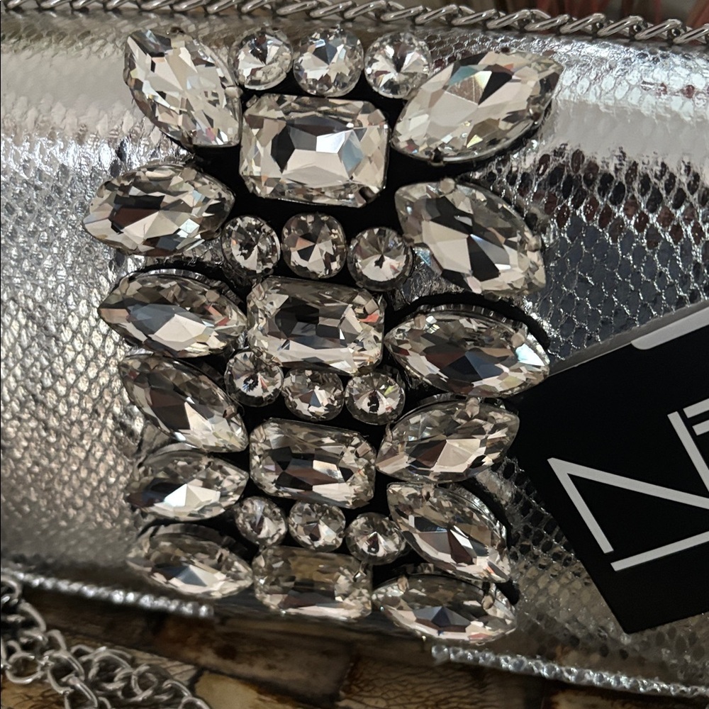 NWT INZI Silver Handbag Clutch Crystal Embellishments Chain Strap Snakeskin - Picture 4 of 14